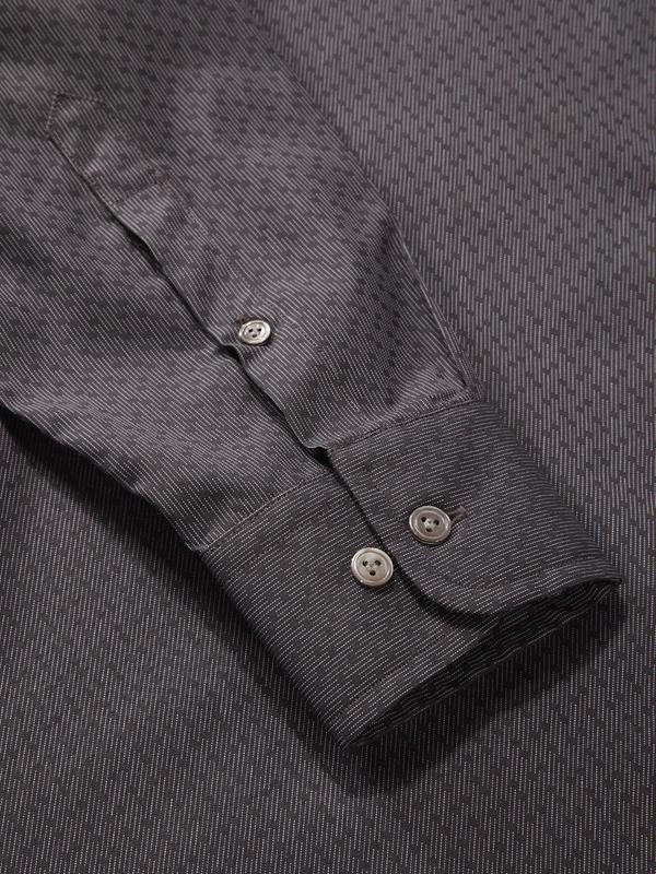 Chianti Black Solid Full Sleeve Single Cuff Tailored Fit Dark Semi Formal Cotton Shirt