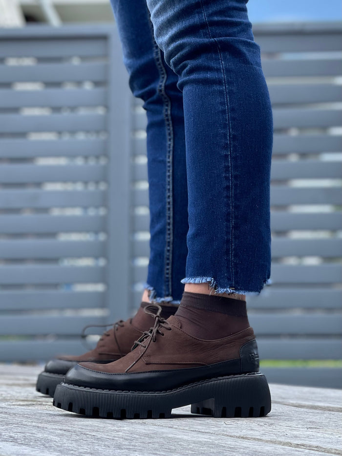 Brown brogue boots with a chunky sole and lace-up front. Quality European shoes from Portugal. Leather uppers, robust tractor sole. Beautiful women's shoes.