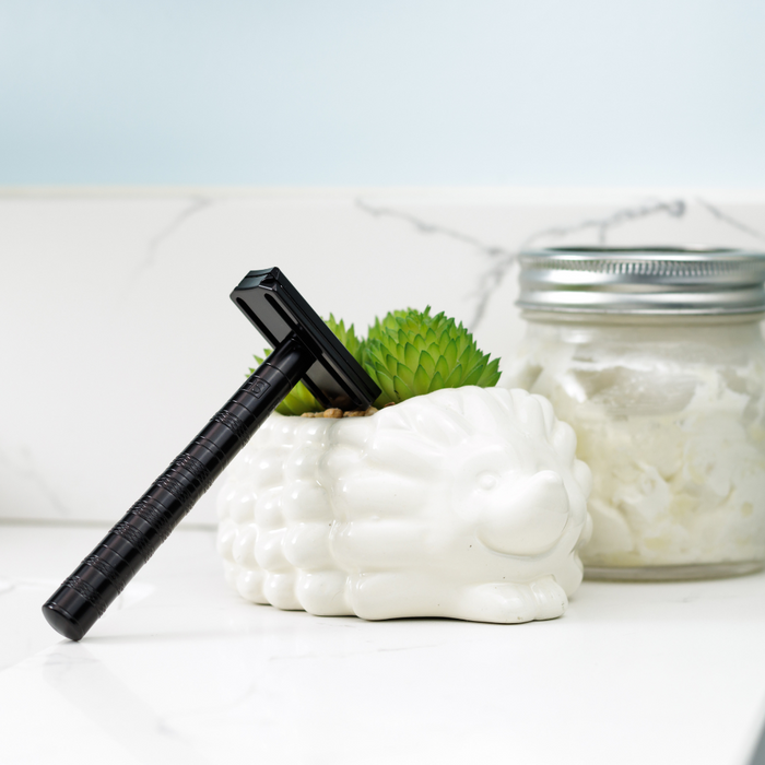 Henson Aluminum AL13 Jet Black Medium Safety Razor.