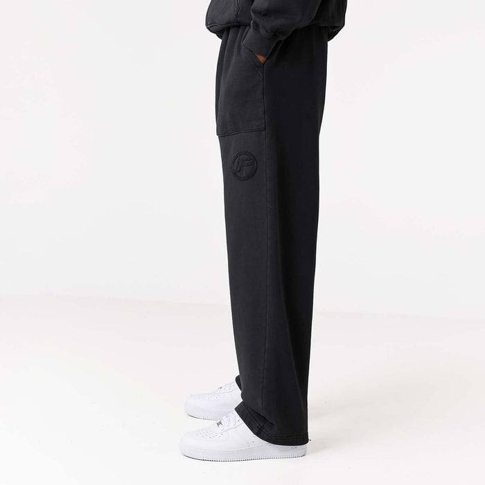 Oval Appliqué Open Hem Jogger | Washed Black